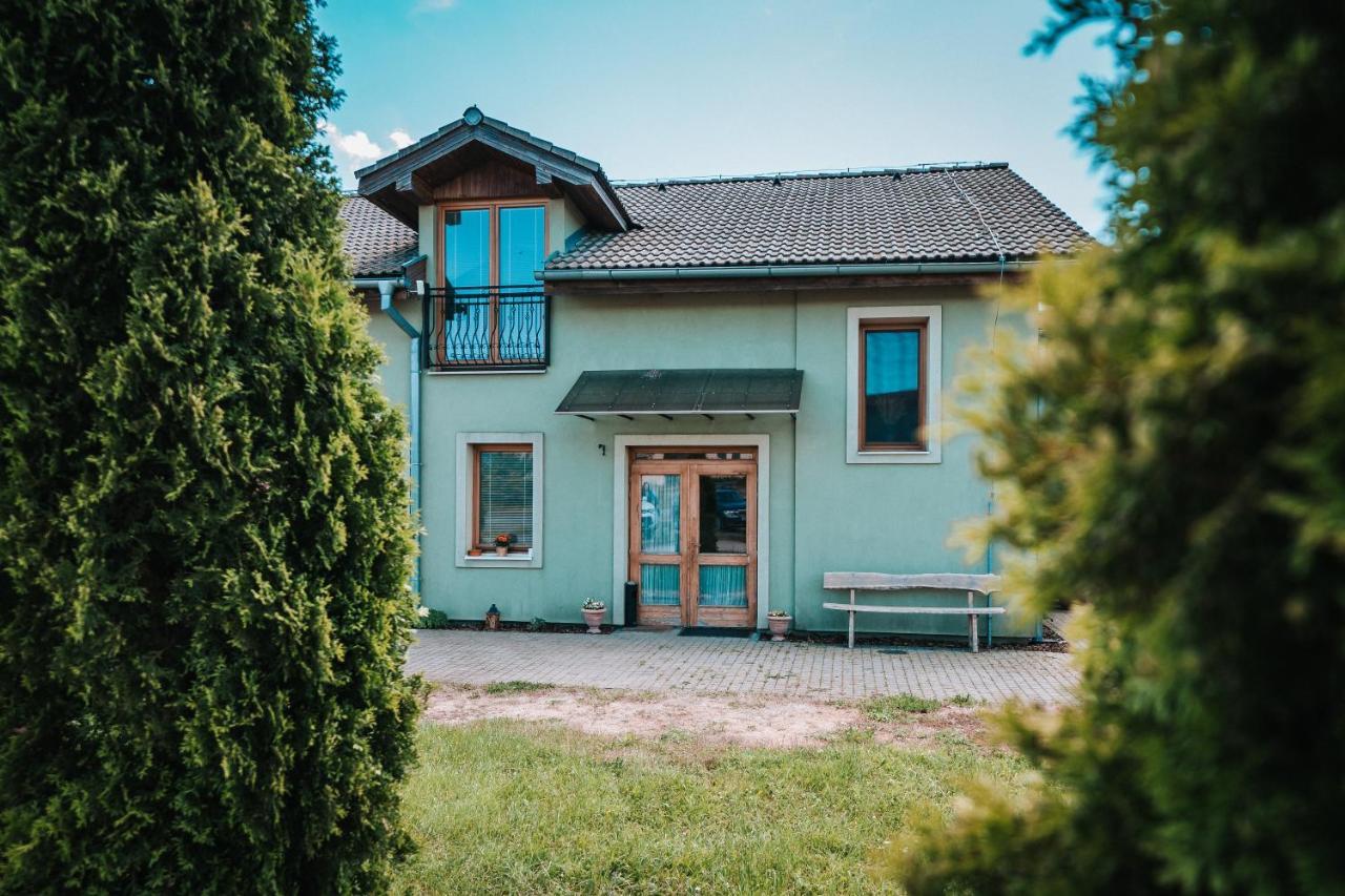 Bio Farma & Penzion Zlaty Hyl Novacany エクステリア 写真