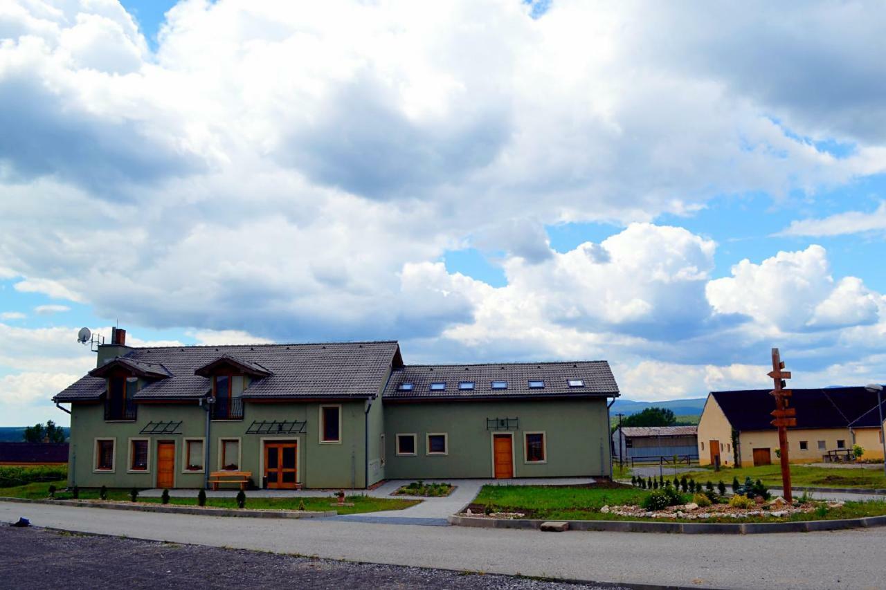 Bio Farma & Penzion Zlaty Hyl Novacany エクステリア 写真
