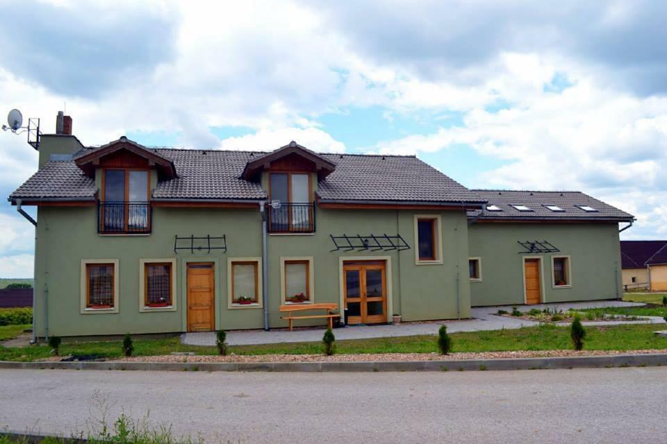 Bio Farma & Penzion Zlaty Hyl Novacany エクステリア 写真